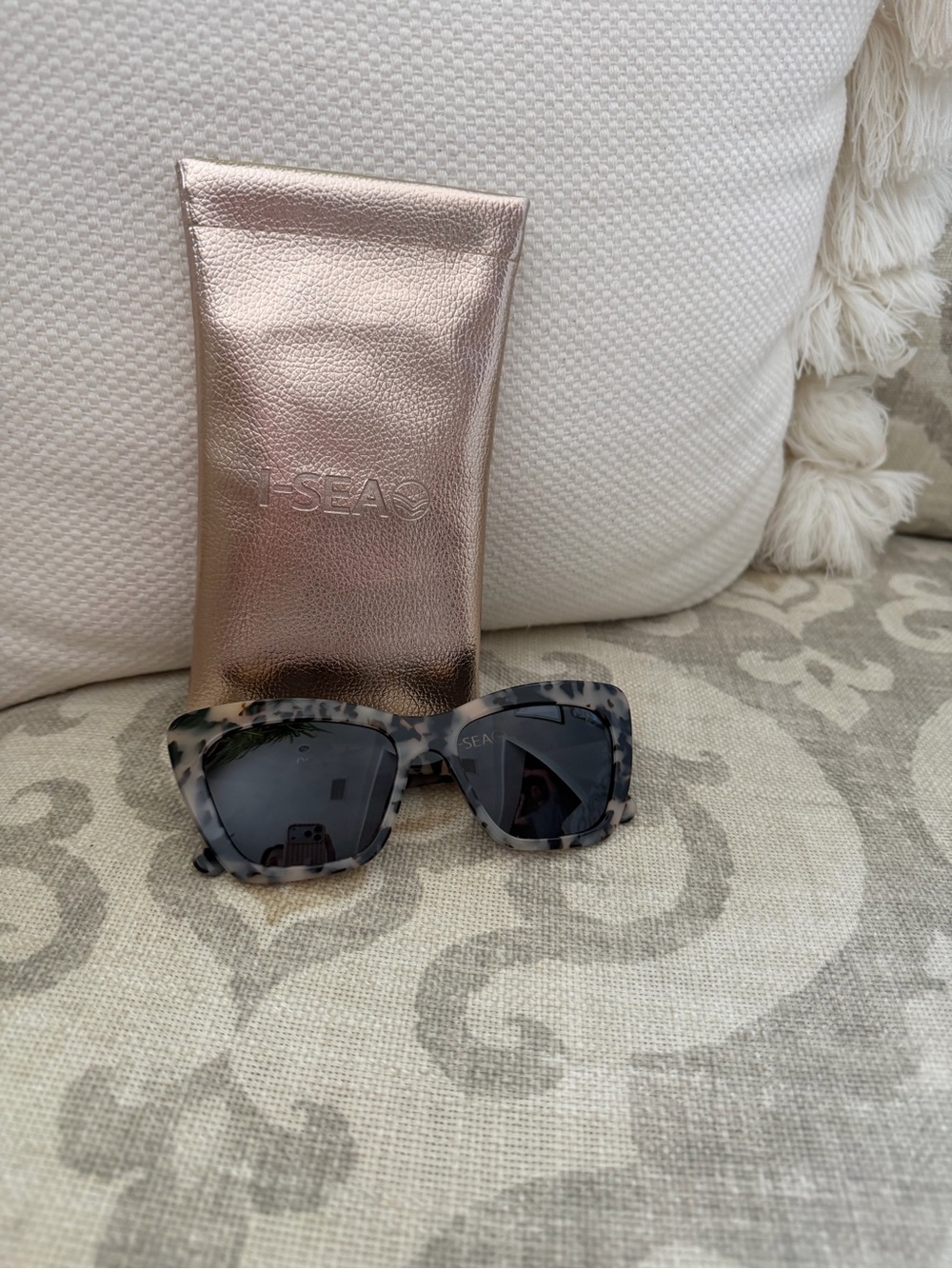 I Sea Olive style sunglasses in snow Tort
